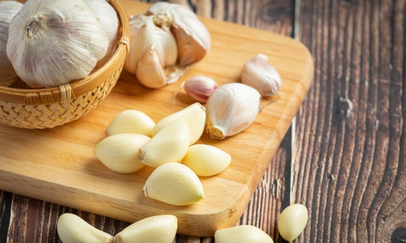 Tỏi không chỉ là một loại gia vị phổ biến mà còn được biết đến với nhiều tác dụng lợi ích cho sức khỏe Tỏi không chỉ là một loại gia vị phổ biến mà còn được biết đến với nhiều tác dụng lợi ích cho sức khỏe