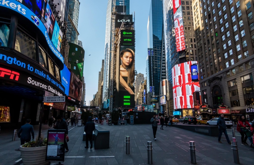 Lần thứ 2 Mỹ Tâm xuất hiện tại Quảng trường Thời Đại ở New York Lần thứ 2 Mỹ Tâm xuất hiện tại Quảng trường Thời Đại ở New York