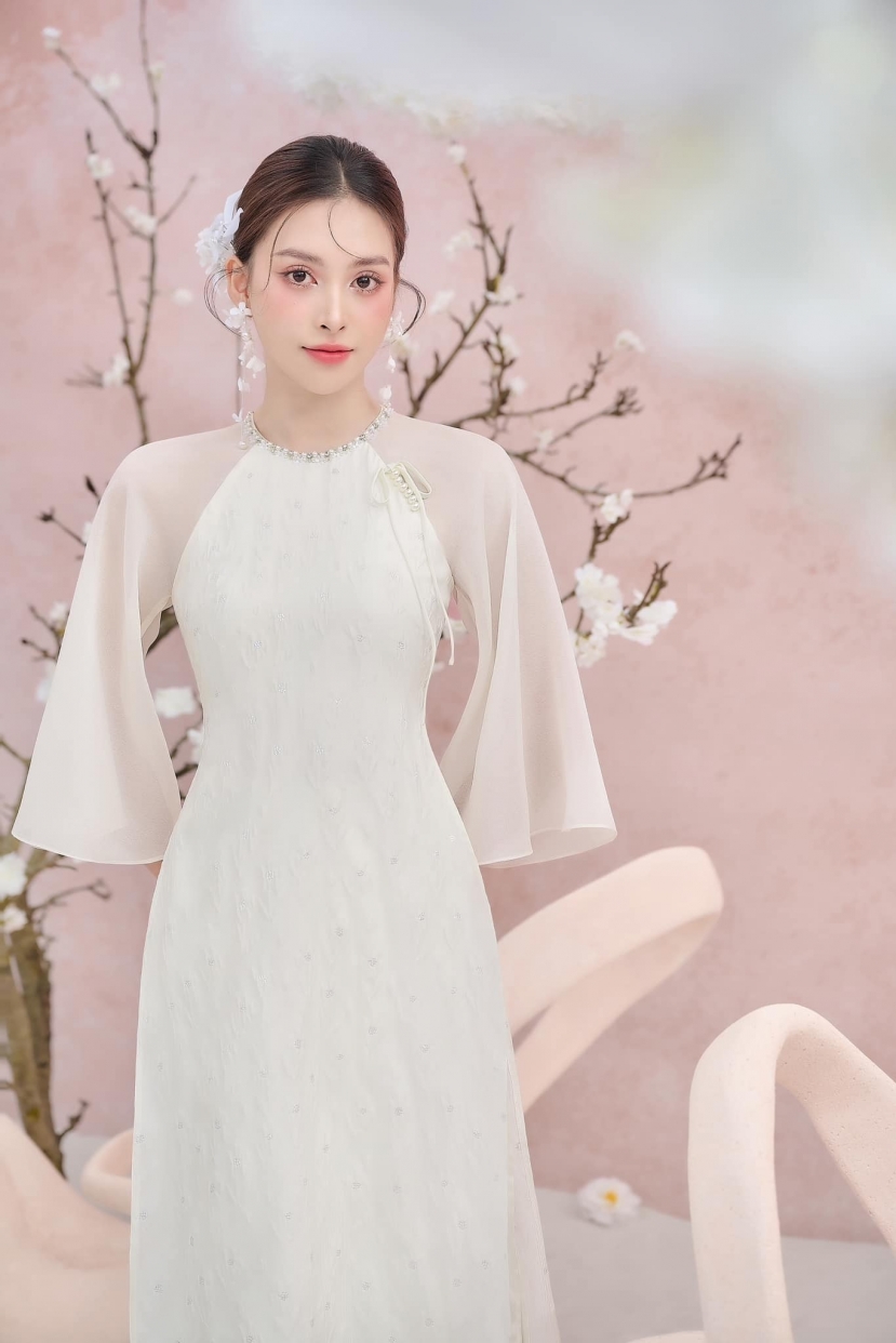 Hơn nửa thập kỷ đăng quang, sắc vóc của Tiểu Vy được nhận xét ngày một thăng hạng. Hơn nửa thập kỷ đăng quang, sắc vóc của Tiểu Vy được nhận xét ngày một thăng hạng.