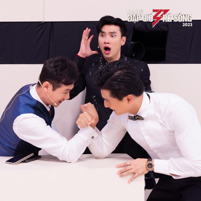 Những khoảnh khắc hậu trường vui nhộn góp phần tạo nên một show truyền hình thực tế ấn tượng Những khoảnh khắc hậu trường vui nhộn góp phần tạo nên một show truyền hình thực tế ấn tượng