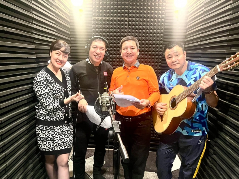 Nghệ sĩ Trí Trung khoe hình tập luyện cùng dàn nghệ sĩ quen thuộc của Táo Quân Nghệ sĩ Trí Trung khoe hình tập luyện cùng dàn nghệ sĩ quen thuộc của Táo Quân
