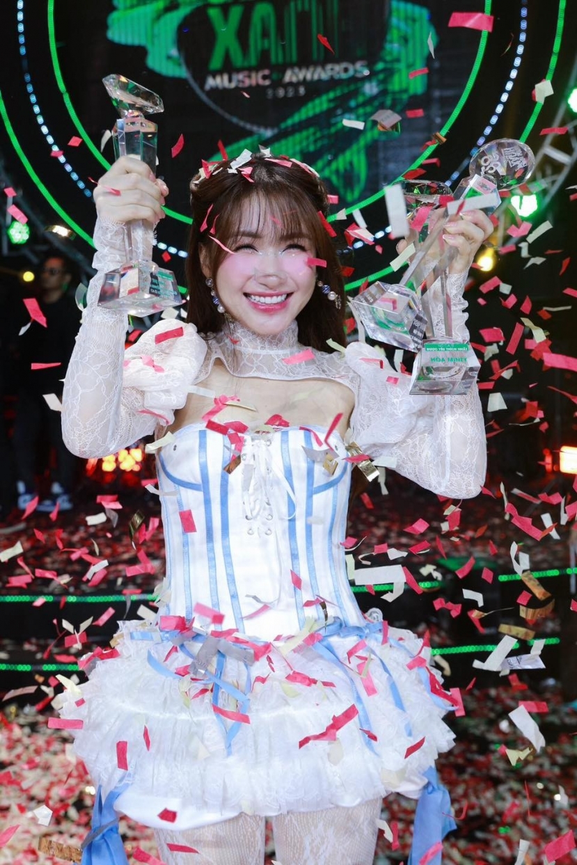 Hòa Minzy thắng đậm tại lễ trao giải Làn sóng xanh 2023