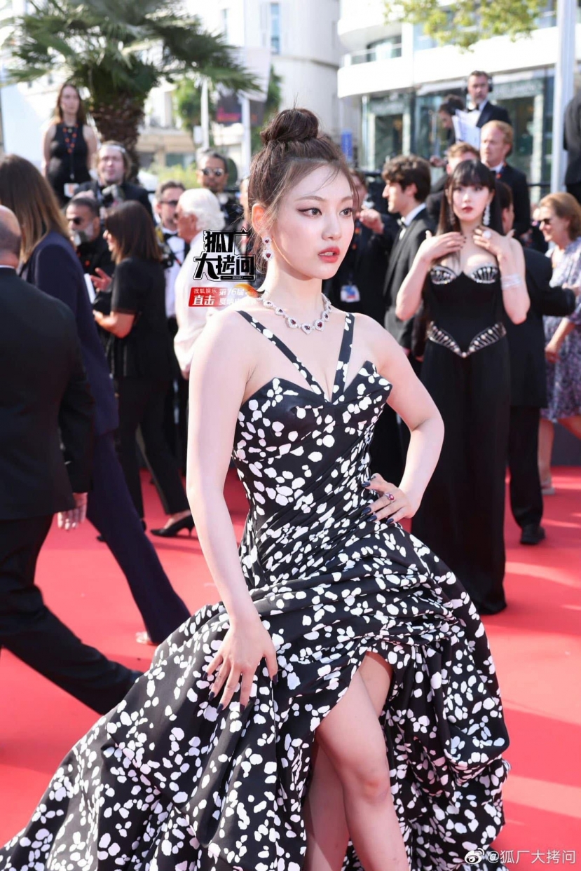 aespa khoe visual 10 phân vẹn 10 tại Cannes: Karina xinh đẹp vẫn lép vế bởi mỹ nhân người Nhật - Ảnh 5 aespa khoe visual 10 phân vẹn 10 tại Cannes: Karina xinh đẹp vẫn lép vế bởi mỹ nhân người Nhật - Ảnh 5