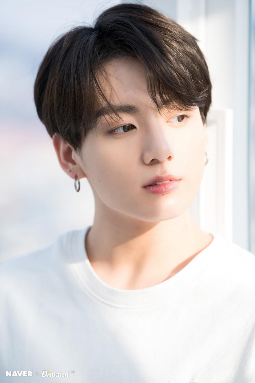 Jungkook cũng phải thừa nhận sự giống nhau giữa mình và Hirai Saya Jungkook cũng phải thừa nhận sự giống nhau giữa mình và Hirai Saya