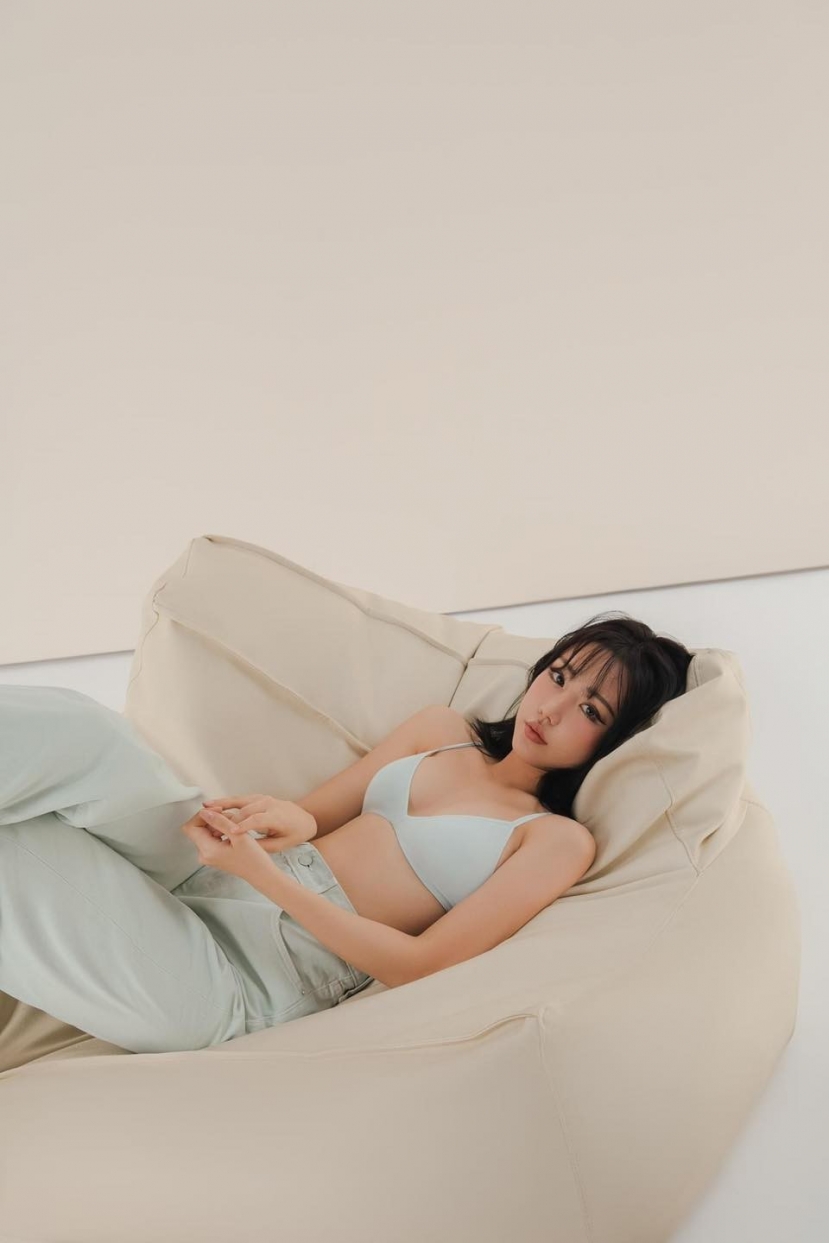 Hình ảnh táo bạo, sexy của nữ ca sĩ khiến dân tình phát sốt Hình ảnh táo bạo, sexy của nữ ca sĩ khiến dân tình phát sốt