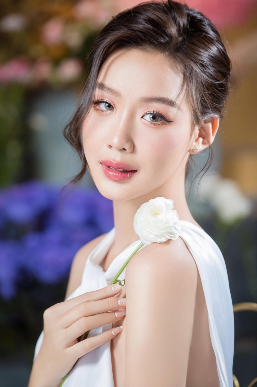 Hoa hậu Bảo Ngọc tung bộ ảnh đẹp đến nao lòng, visual ngày càng thăng hạng hậu bị chê bai nhan sắc - Ảnh 1 Hoa hậu Bảo Ngọc tung bộ ảnh đẹp đến nao lòng, visual ngày càng thăng hạng hậu bị chê bai nhan sắc - Ảnh 1