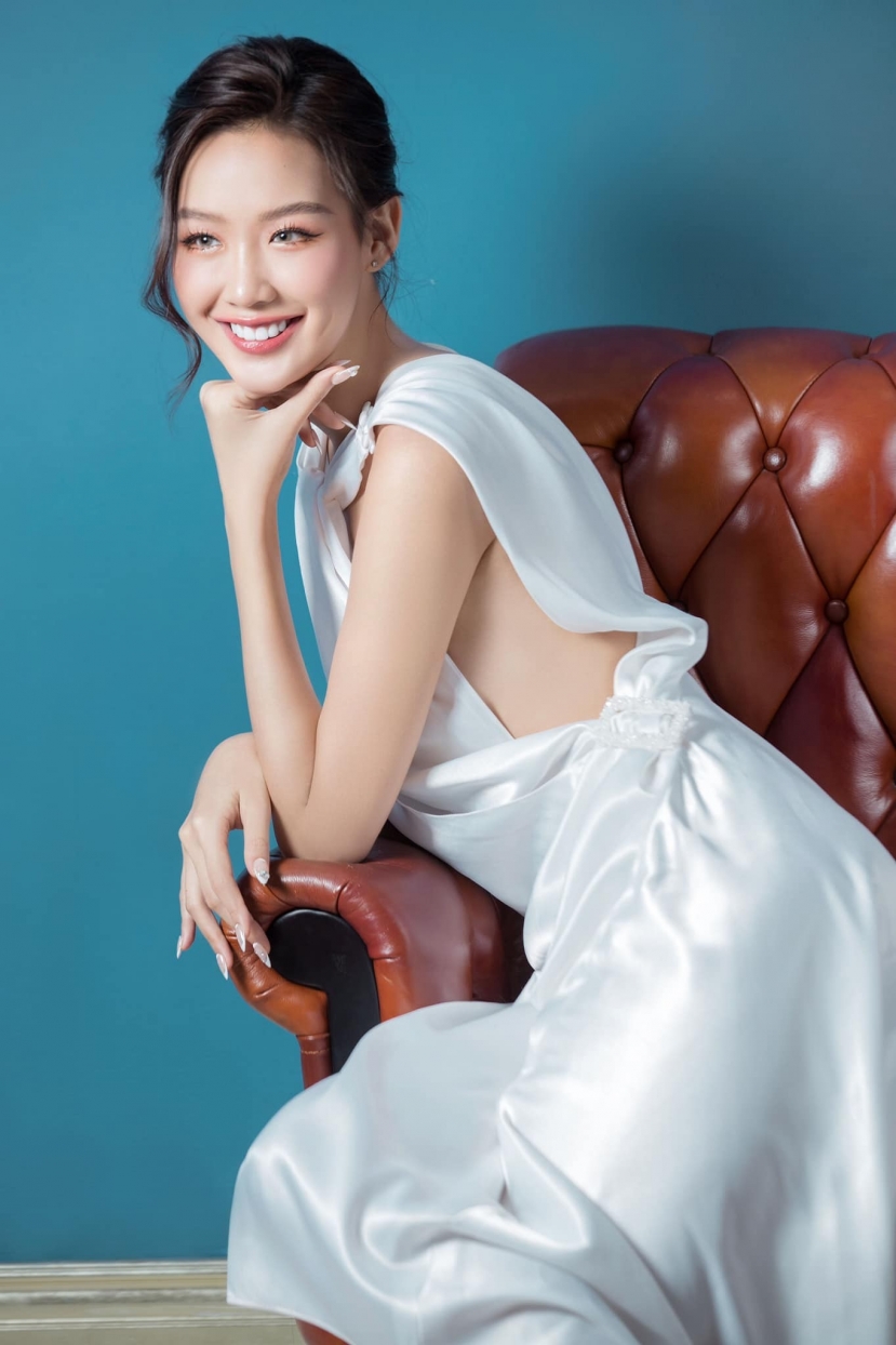 Hoa hậu Bảo Ngọc tung bộ ảnh đẹp đến nao lòng, visual ngày càng thăng hạng hậu bị chê bai nhan sắc - Ảnh 5 Hoa hậu Bảo Ngọc tung bộ ảnh đẹp đến nao lòng, visual ngày càng thăng hạng hậu bị chê bai nhan sắc - Ảnh 5