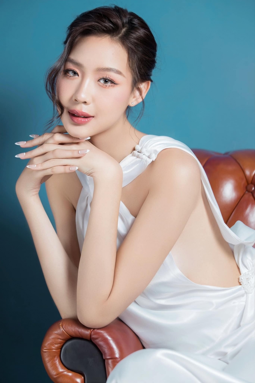 Hoa hậu Bảo Ngọc tung bộ ảnh đẹp đến nao lòng, visual ngày càng thăng hạng hậu bị chê bai nhan sắc - Ảnh 6 Hoa hậu Bảo Ngọc tung bộ ảnh đẹp đến nao lòng, visual ngày càng thăng hạng hậu bị chê bai nhan sắc - Ảnh 6