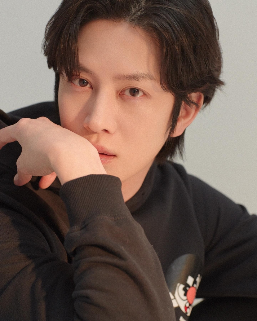 Heechul (Super Junior) mặc áo cờ đỏ sao vàng, tươi rói xuất hiện tại Việt Nam - Ảnh 7 Heechul (Super Junior) mặc áo cờ đỏ sao vàng, tươi rói xuất hiện tại Việt Nam - Ảnh 7