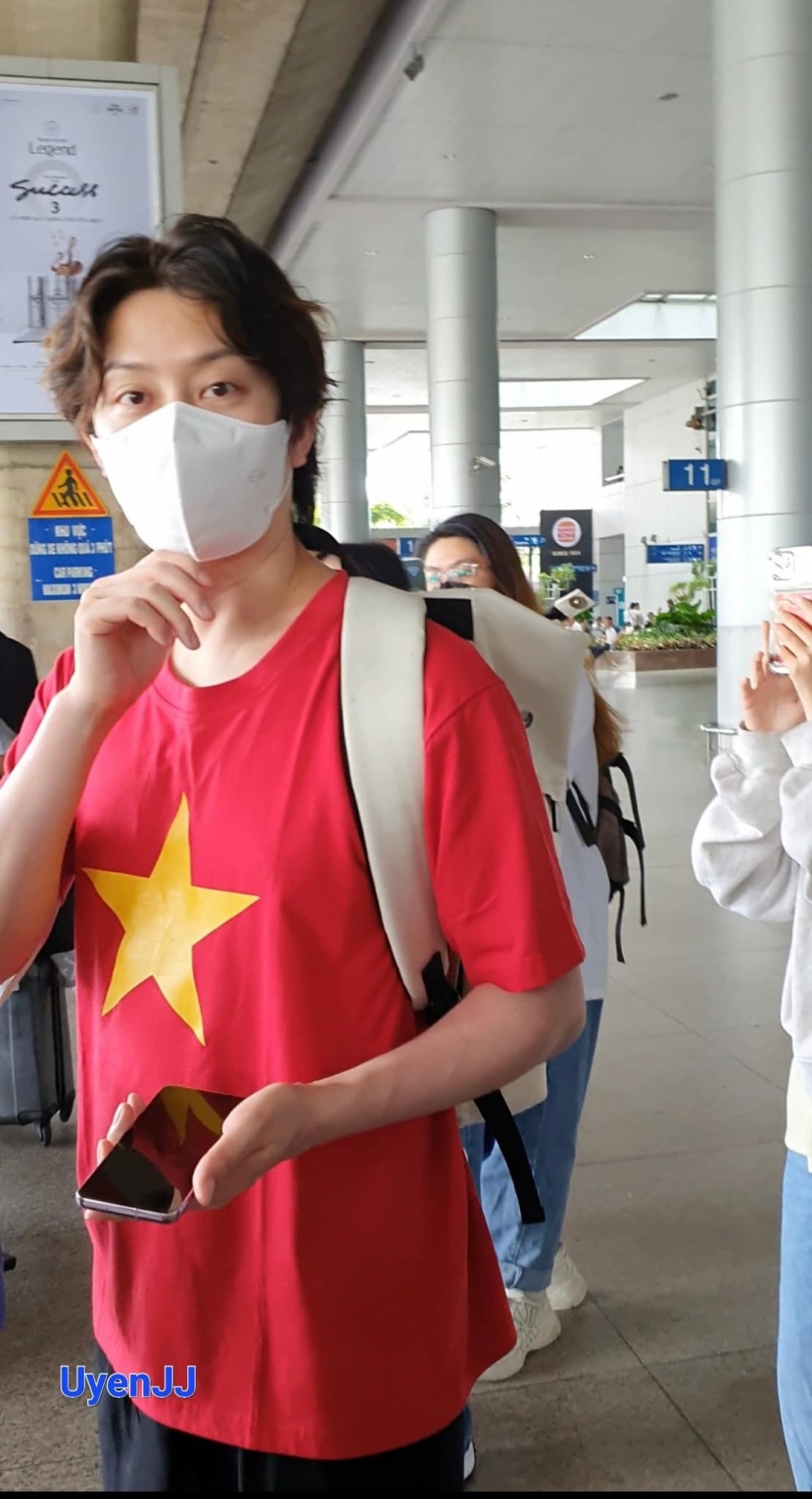 Một số hình ảnh khác của Heechul tại sân bay Tân Sơn Nhất. Ảnh: Facebook Một số hình ảnh khác của Heechul tại sân bay Tân Sơn Nhất. Ảnh: Facebook