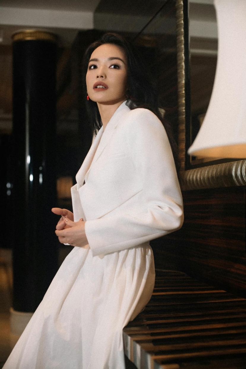 Bước qua ngưỡng U50 nhưng dường như cô đã bị thời gian bỏ quên với nhan sắc không tuổi Bước qua ngưỡng U50 nhưng dường như cô đã bị thời gian bỏ quên với nhan sắc không tuổi