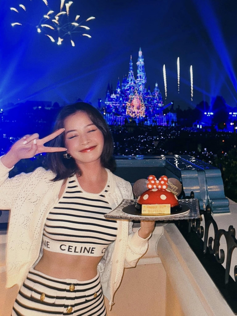 Gu thời trang cực đỉnh của Chi Pu: Ai cũng phải trầm trồ, đánh bại cả dàn tỷ tỷ Trung Quốc - Ảnh 2 Gu thời trang cực đỉnh của Chi Pu: Ai cũng phải trầm trồ, đánh bại cả dàn tỷ tỷ Trung Quốc - Ảnh 2