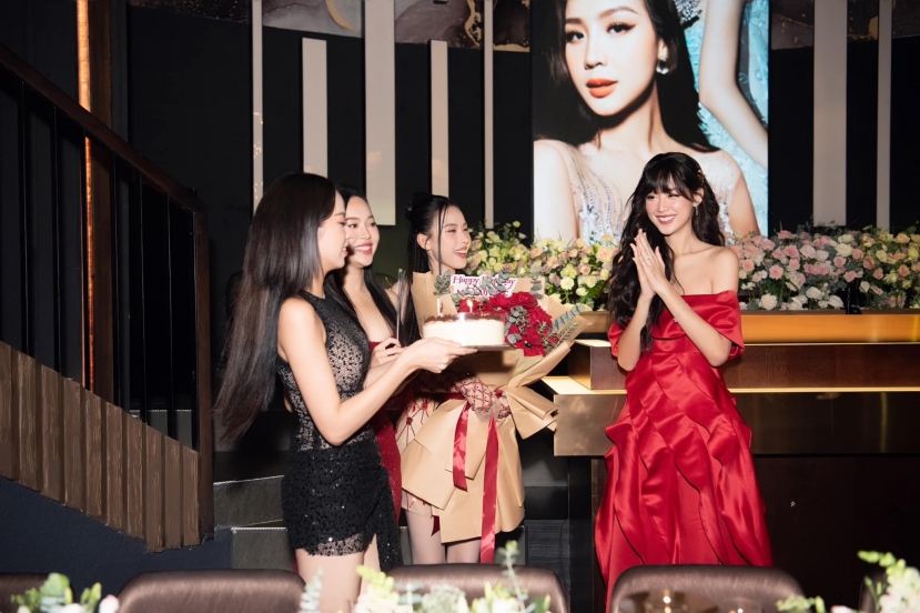 Hoa hậu Bảo Ngọc vừa đón sinh nhật tuổi 22 vào ngày 18/6 Hoa hậu Bảo Ngọc vừa đón sinh nhật tuổi 22 vào ngày 18/6