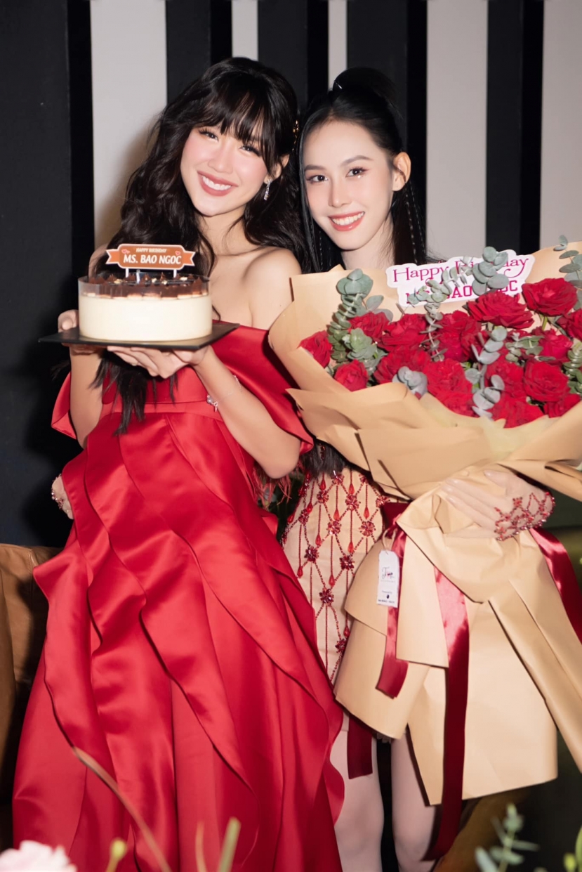 Hoa hậu 'khủng long' Bảo Ngọc xinh như công chúa đón sinh nhật tuổi 22, đọ sắc nét căng cùng dàn mỹ nhân - Ảnh 3 Hoa hậu 'khủng long' Bảo Ngọc xinh như công chúa đón sinh nhật tuổi 22, đọ sắc nét căng cùng dàn mỹ nhân - Ảnh 3