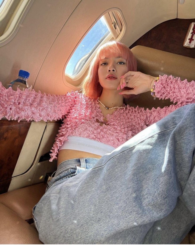 Khối tài sản kếch xù của Lisa (BlackPink): Sở hữu nhà triệu đô, siêu xe sang chảnh, đi làm bằng phi cơ riêng - Ảnh 5 Khối tài sản kếch xù của Lisa (BlackPink): Sở hữu nhà triệu đô, siêu xe sang chảnh, đi làm bằng phi cơ riêng - Ảnh 5