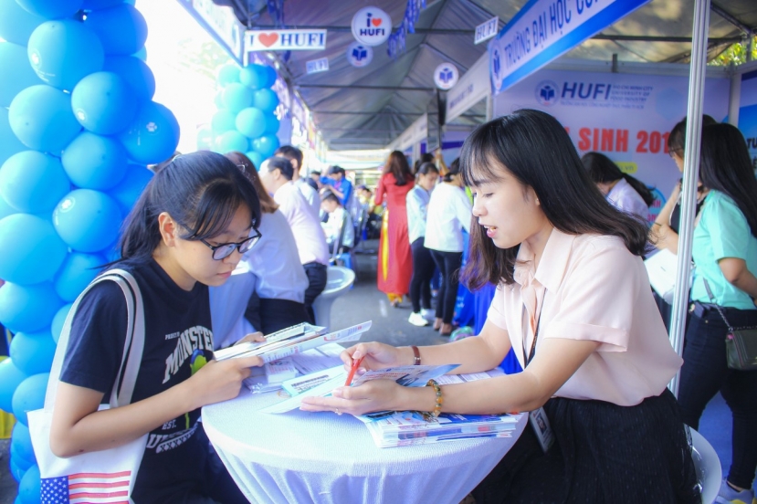 Các thí sinh cần tham khảo kỹ các khối ngành trước khi đăng ký nguyện vọng. Các thí sinh cần tham khảo kỹ các khối ngành trước khi đăng ký nguyện vọng.