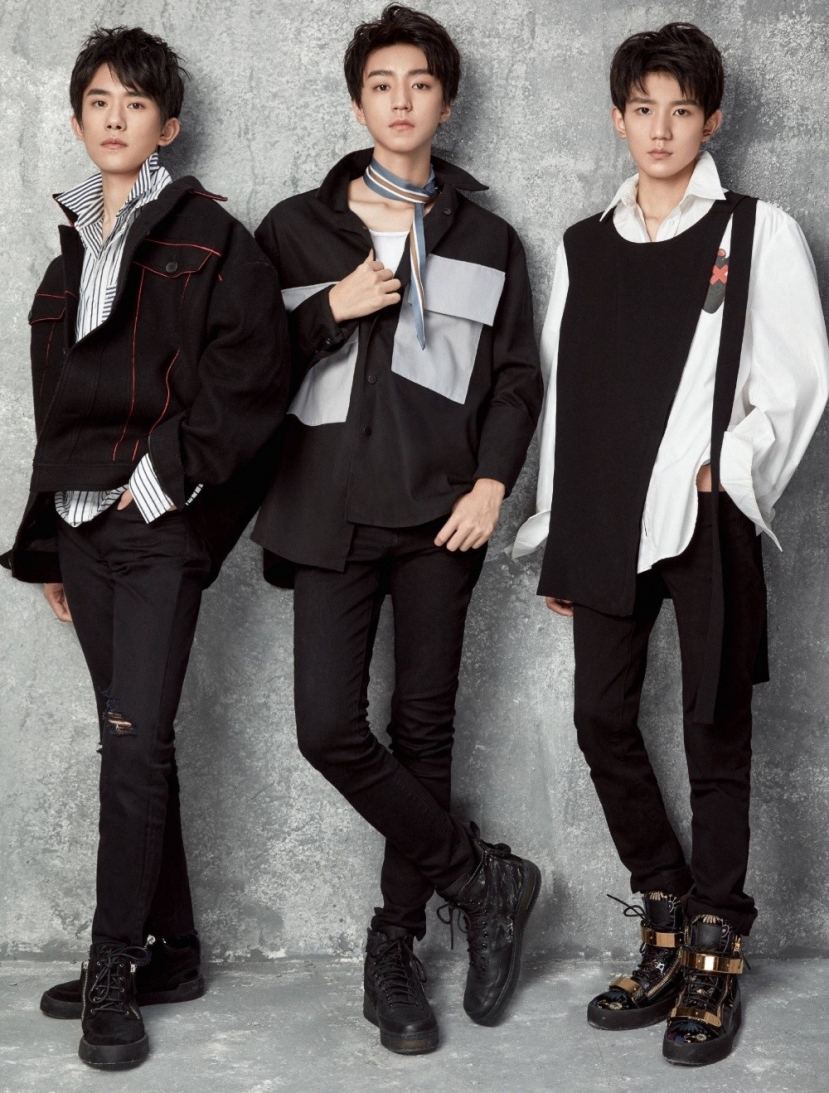 Đẳng cấp đỉnh lưu: Concert 10 năm của TFBOYS thu hút hơn 1 triệu người 'giật' vé, giá bị độn lên đến hàng trăm triệu - Ảnh 1 Đẳng cấp đỉnh lưu: Concert 10 năm của TFBOYS thu hút hơn 1 triệu người 'giật' vé, giá bị độn lên đến hàng trăm triệu - Ảnh 1