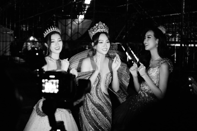 Những hình ảnh gây xúc động của Top 3 Miss World Vietnam 2022 trong giây phút cuối cùng trước khi kết thúc nhiệm kỳ Những hình ảnh gây xúc động của Top 3 Miss World Vietnam 2022 trong giây phút cuối cùng trước khi kết thúc nhiệm kỳ