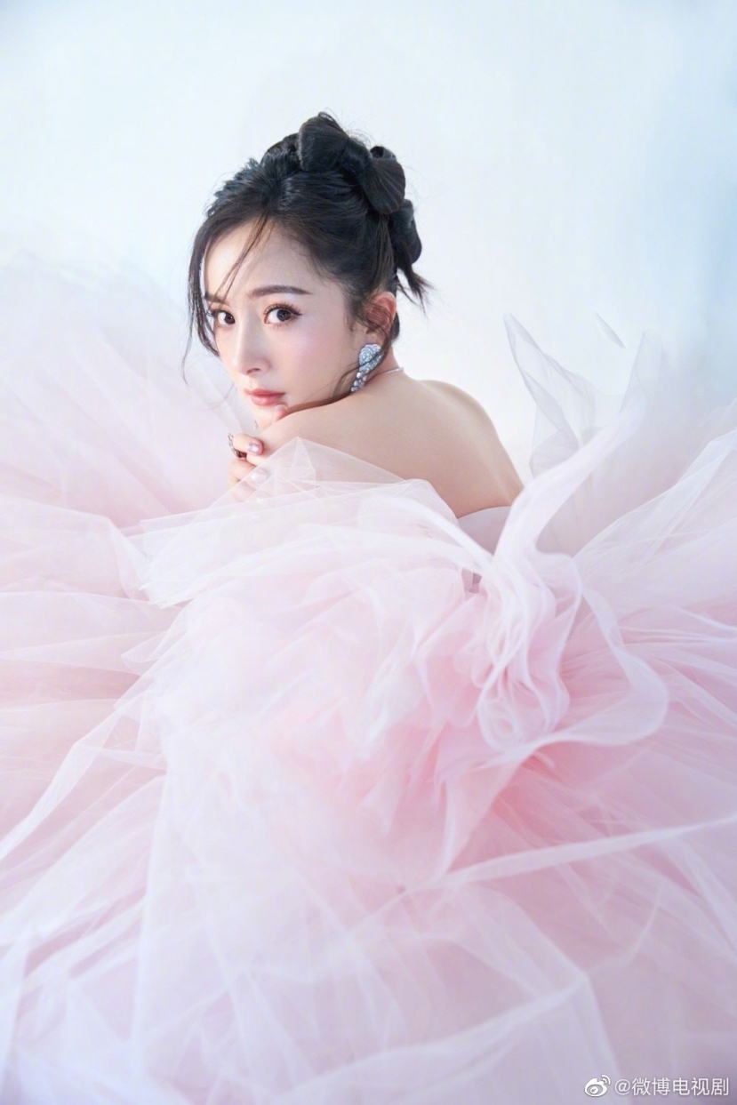 4 nữ đỉnh lưu đông fan nhất Cbiz: Địch Lệ Nhiệt Ba xếp cuối, vị trí đầu không có đối thủ - Ảnh 4 4 nữ đỉnh lưu đông fan nhất Cbiz: Địch Lệ Nhiệt Ba xếp cuối, vị trí đầu không có đối thủ - Ảnh 4