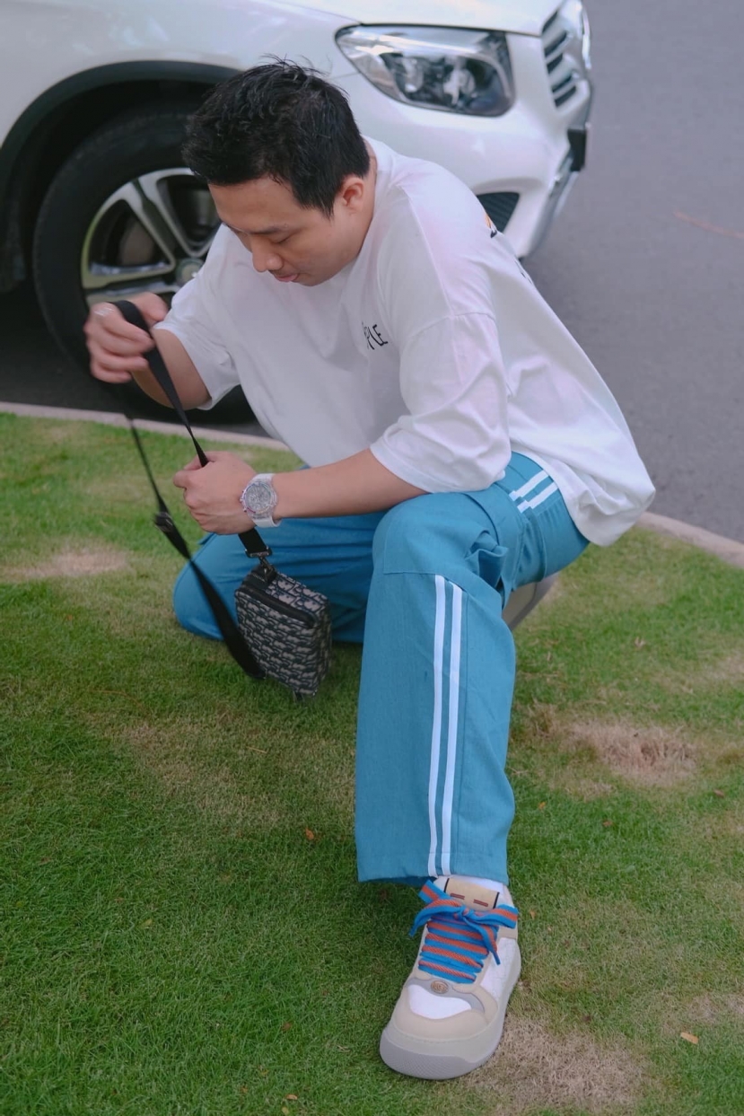 Trấn Thành lần đầu tiết lộ về tình trạng bệnh đáng lo ngại ở chân. Ảnh: FBNV Trấn Thành lần đầu tiết lộ về tình trạng bệnh đáng lo ngại ở chân. Ảnh: FBNV