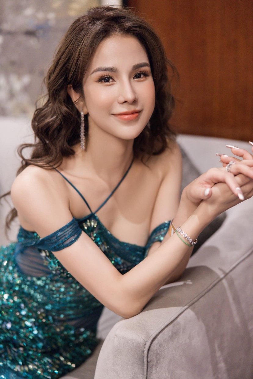 Diệp Lâm Anh không còn cần tài sản sau khi ly hôn mà chỉ muốn giành quyền nuôi cả hai con. Ảnh: FBNV Diệp Lâm Anh không còn cần tài sản sau khi ly hôn mà chỉ muốn giành quyền nuôi cả hai con. Ảnh: FBNV