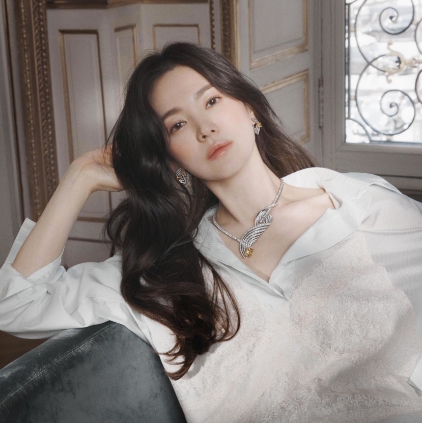 Song Hye Kyo xếp thứ 93 với 2,38 tỉ đồng với một bài đăng trên instagram Song Hye Kyo xếp thứ 93 với 2,38 tỉ đồng với một bài đăng trên instagram