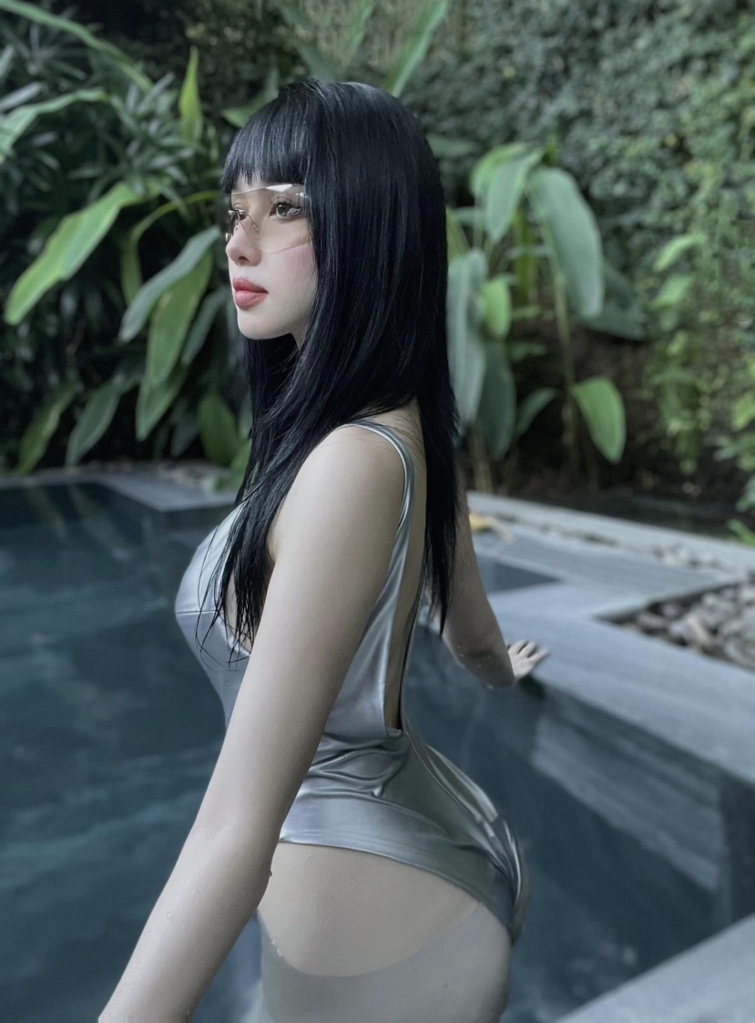 Tâm Tít khiến dân tình sục sôi với loạt ảnh bikini mới cực 'cháy' Tâm Tít khiến dân tình sục sôi với loạt ảnh bikini mới cực 'cháy'