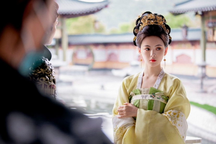 Dương Siêu Việt trong 'Bảy Kiếp May Mắn': Diễn 'đơ' nhưng visual xinh ná thở - Ảnh 10 Dương Siêu Việt trong 'Bảy Kiếp May Mắn': Diễn 'đơ' nhưng visual xinh ná thở - Ảnh 10
