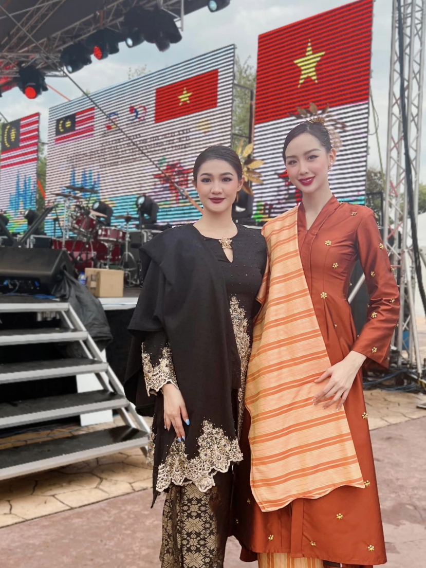 Bảo Ngọc đọ sắc cùng Hoa hậu Liên lục địa Malaysia 2023 Lindsey Yap Bảo Ngọc đọ sắc cùng Hoa hậu Liên lục địa Malaysia 2023 Lindsey Yap