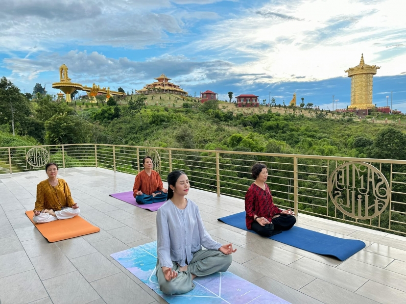 Lộ vòng 2 lùm xùm, Ngọc Hân lên tiếng làm rõ tin đồn đang mang thai con đầu lòng - Ảnh 1 Lộ vòng 2 lùm xùm, Ngọc Hân lên tiếng làm rõ tin đồn đang mang thai con đầu lòng - Ảnh 1