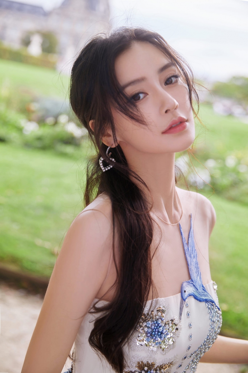 Phía Angela Baby lên tiếng đính chính thông tin bị Douyin chặn hình ảnh. Phòng làm việc cho biết việc không thể đổi avatar được là do lỗi hệ thống nền tảng, hiện tại đã sửa xong và có thể thay đổi bình thường. Trước đó, cư dân mạng không thể đổi hình ảnh của Angela Baby tại Douyin khiến tin đồn nữ diễn viên bị phong sát nổ ra. Phía Angela Baby lên tiếng đính chính thông tin bị Douyin chặn hình ảnh. Phòng làm việc cho biết việc không thể đổi avatar được là do lỗi hệ thống nền tảng, hiện tại đã sửa xong và có thể thay đổi bình thường. Trước đó, cư dân mạng không thể đổi hình ảnh của Angela Baby tại Douyin khiến tin đồn nữ diễn viên bị phong sát nổ ra.