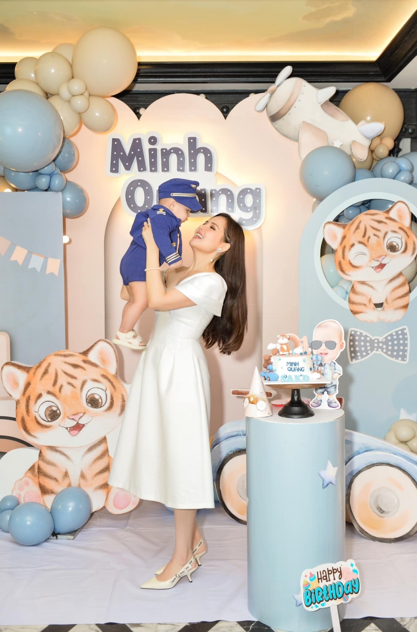 'Nàng dâu hào môn' Phanh Lee hé lộ thông tin về quý tử vừa tròn 1 tuổi - Ảnh 1 'Nàng dâu hào môn' Phanh Lee hé lộ thông tin về quý tử vừa tròn 1 tuổi - Ảnh 1