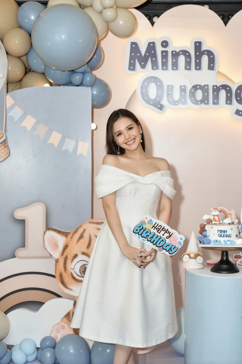 Nhan sắc đằm thắm của bà mẹ 2 con Nhan sắc đằm thắm của bà mẹ 2 con
