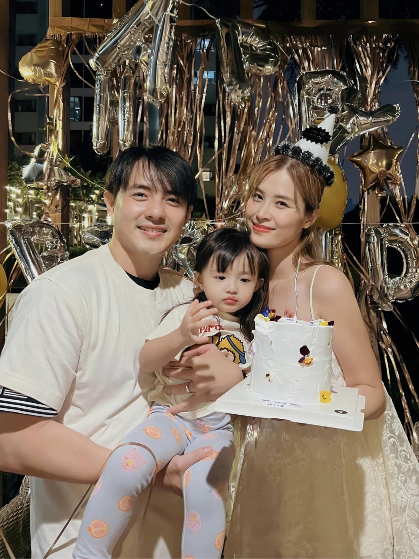 Vợ chồng Đông Nhi - Ông Cao Thắng cùng 'thế lực nhí' Winnie Vợ chồng Đông Nhi - Ông Cao Thắng cùng 'thế lực nhí' Winnie