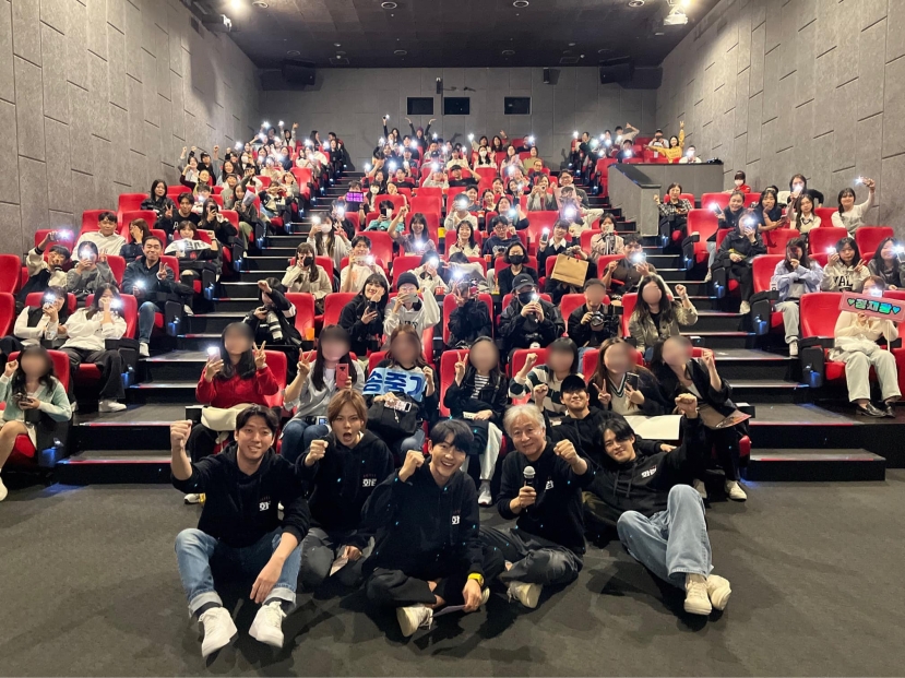 Soong Joong Ki và ekip 'Hopeless' trong buổi chào rạp giới thiệu phim tại Hàn Quốc Soong Joong Ki và ekip 'Hopeless' trong buổi chào rạp giới thiệu phim tại Hàn Quốc