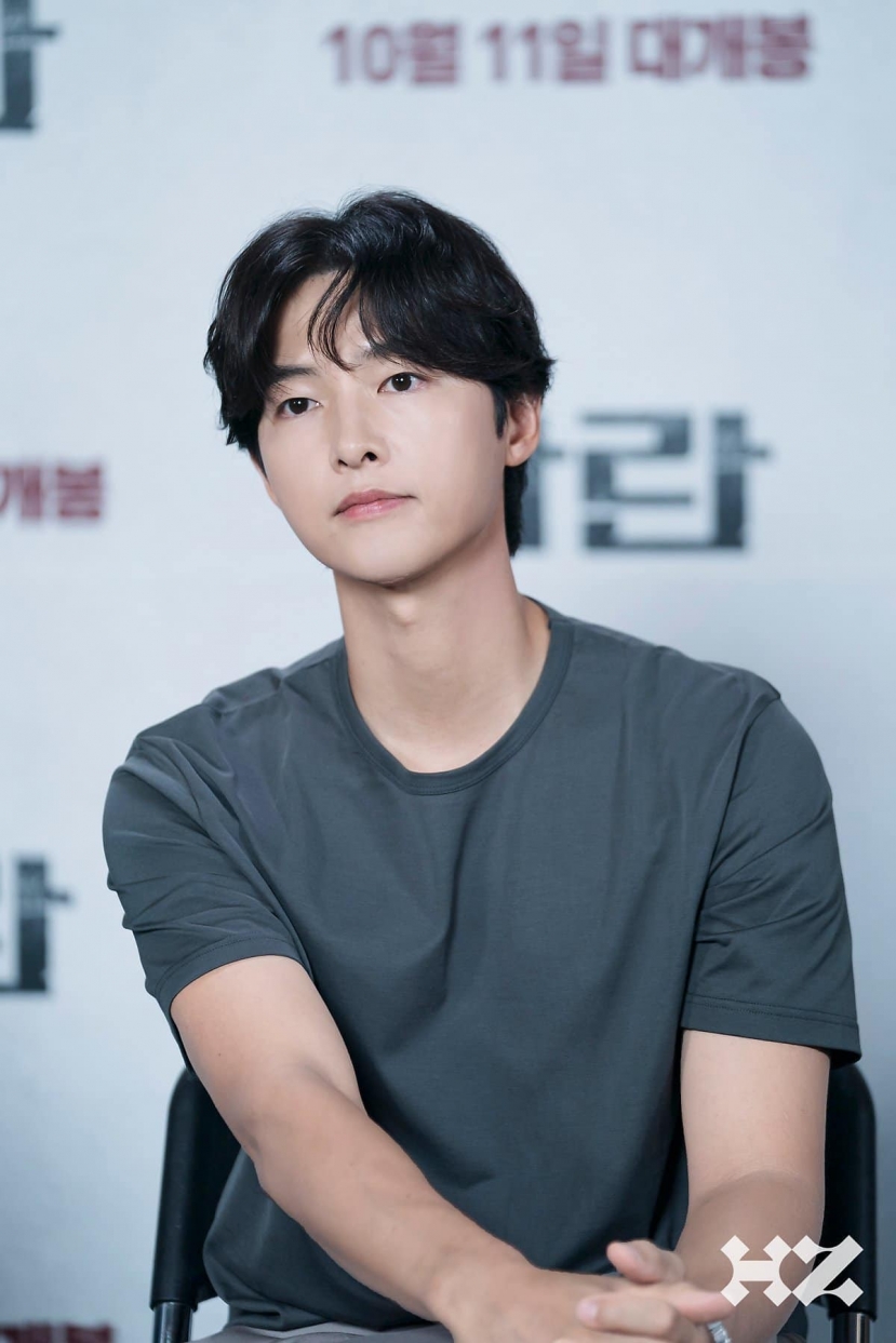Chuyện đời tư khiến danh tiếng Song Joong Ki bị ảnh hưởng nghiêm trọng Chuyện đời tư khiến danh tiếng Song Joong Ki bị ảnh hưởng nghiêm trọng