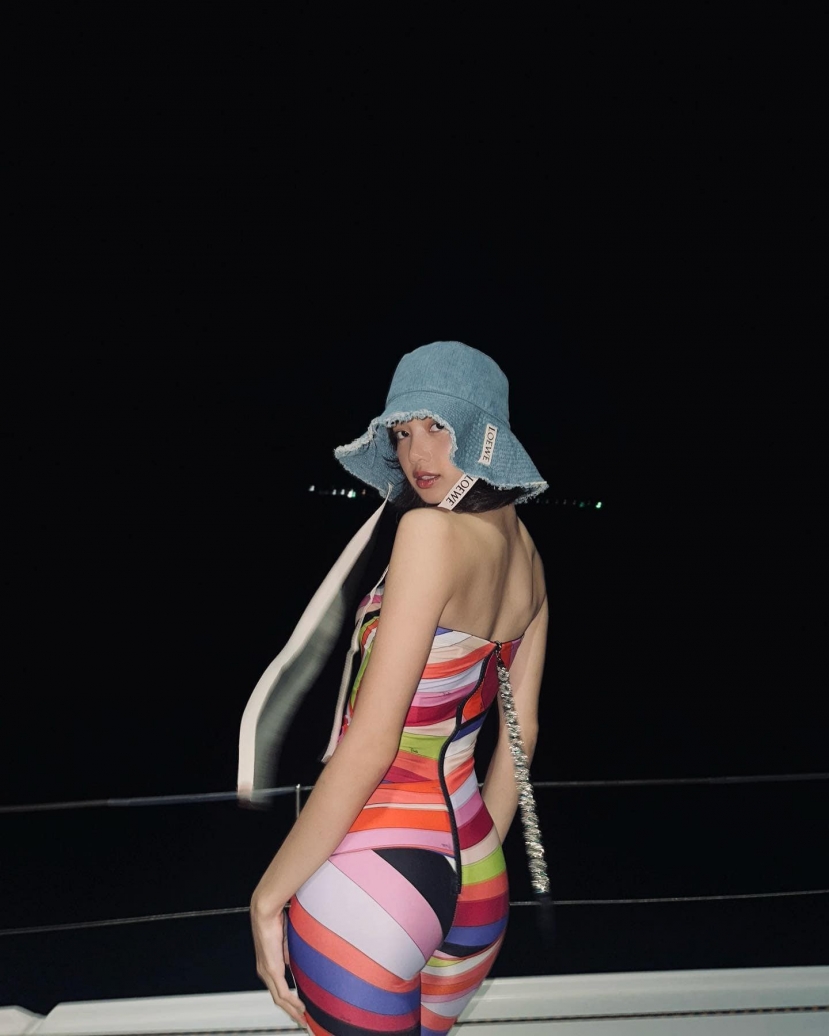 Lisa ngày càng táo bạo sau màn trình diễn tại Crazy Horse Lisa ngày càng táo bạo sau màn trình diễn tại Crazy Horse