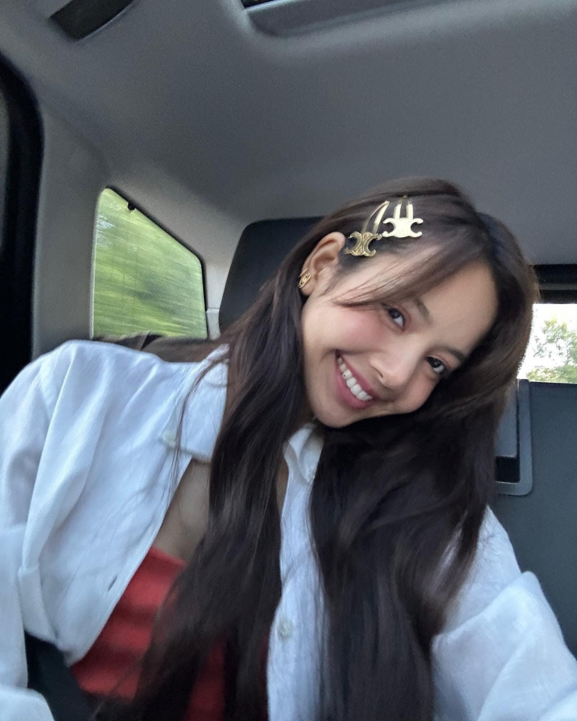 Lisa (BLACKPINK) khoe ảnh bikini nóng bỏng mắt sau ồn ào diễn tại club thoát y - Ảnh 2 Lisa (BLACKPINK) khoe ảnh bikini nóng bỏng mắt sau ồn ào diễn tại club thoát y - Ảnh 2