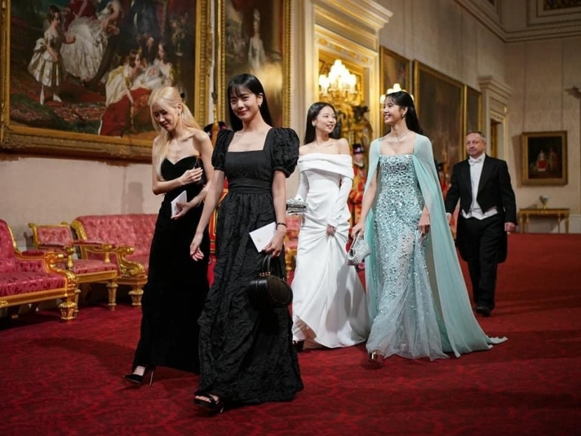 BLACKPINK kiêu kỳ, lộng lẫy tới sự tiệc tại Cung điện Buckingham (Vương quốc Anh). Visual như công chúa của cả 4 thành viên BLACKPINK gây chấn động cõi mạng BLACKPINK kiêu kỳ, lộng lẫy tới sự tiệc tại Cung điện Buckingham (Vương quốc Anh). Visual như công chúa của cả 4 thành viên BLACKPINK gây chấn động cõi mạng