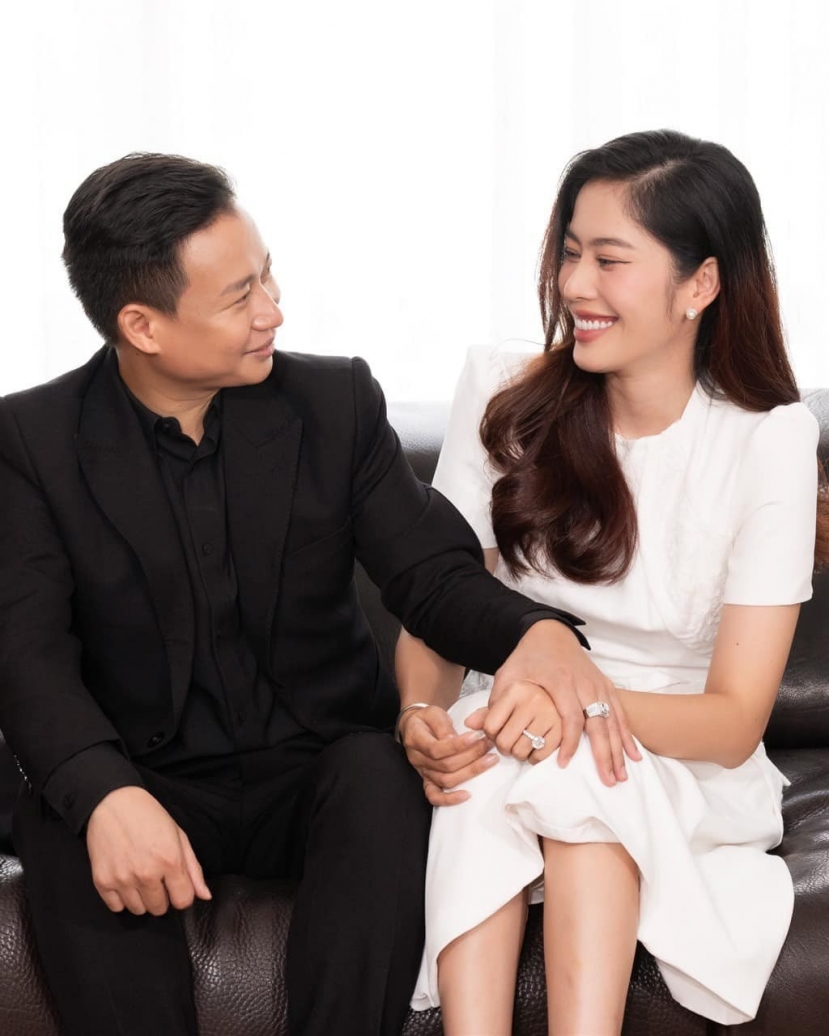 Nam Em công khai bạn trai nhận được sự quan tâm của đông đảo công chúng Nam Em công khai bạn trai nhận được sự quan tâm của đông đảo công chúng