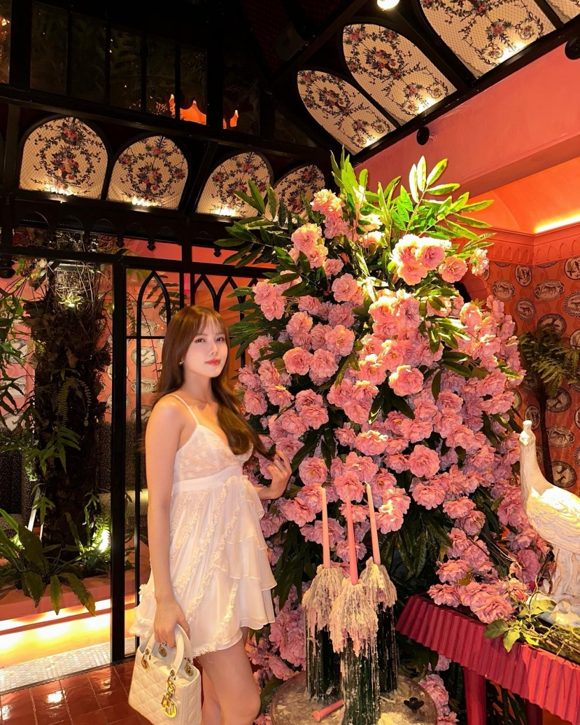 Thiều Bảo Trâm khiến dân tình sửng sốt vì diện chiếc váy ren lụa sexy quá đỗi gợi cảm khoe vòng 1 căng đầy và đôi chân dài miên man đi dự tiệc sinh nhật Thiều Bảo Trâm khiến dân tình sửng sốt vì diện chiếc váy ren lụa sexy quá đỗi gợi cảm khoe vòng 1 căng đầy và đôi chân dài miên man đi dự tiệc sinh nhật