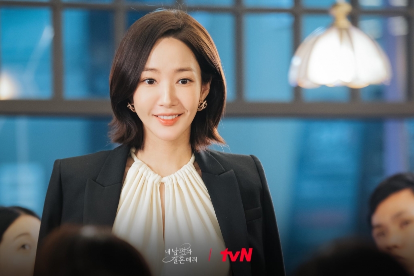 Visual như bước ra từ truyện tranh của nữ diễn viên nhận được cơn mưa lời khen. Visual như bước ra từ truyện tranh của nữ diễn viên nhận được cơn mưa lời khen.