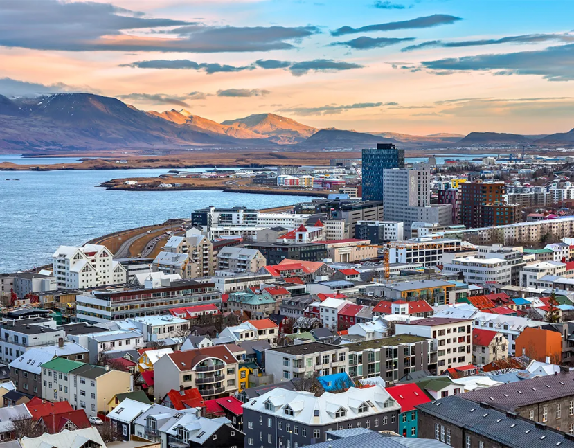 Quang cảnh Reykjavik trên cao từ Nhà thờ Hallgrimskirkja. Ảnh: Getty Images. Quang cảnh Reykjavik trên cao từ Nhà thờ Hallgrimskirkja. Ảnh: Getty Images.